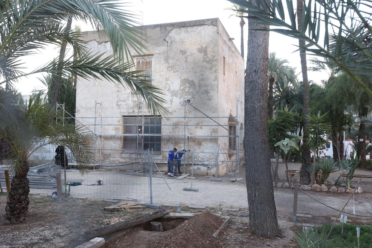 Humedades en Elche, edificio dañado por la humedad